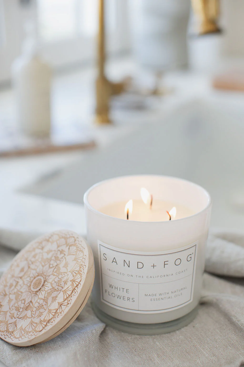 White Flowers 21 oz scented candle - Image 5